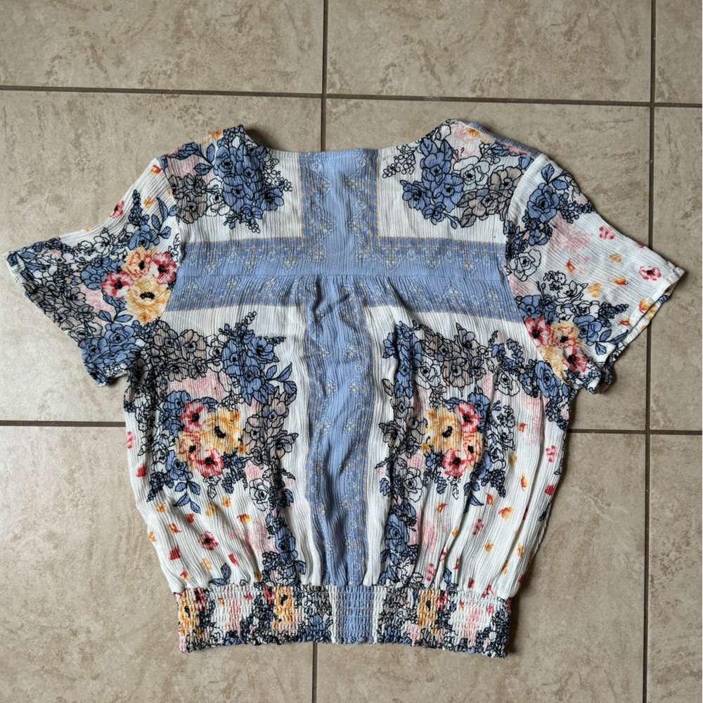 Coco + Jaimeson Smocked Waist Surplus Batwing Blo… - image 2